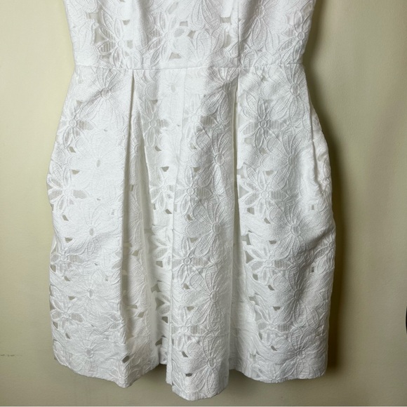 Trina Turk White Floral Daisy Lace Pleated Dress with Pockets - Size 6 - Picture 6 of 10